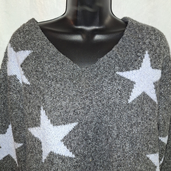 Pink Rose Gray Star Sweater - Picture 2 of 6